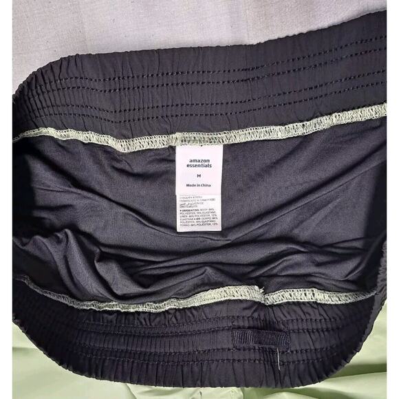 Amazon Essentials Women's 4" Stretch Woven Running Short‎ Size M - Picture 10 of 12